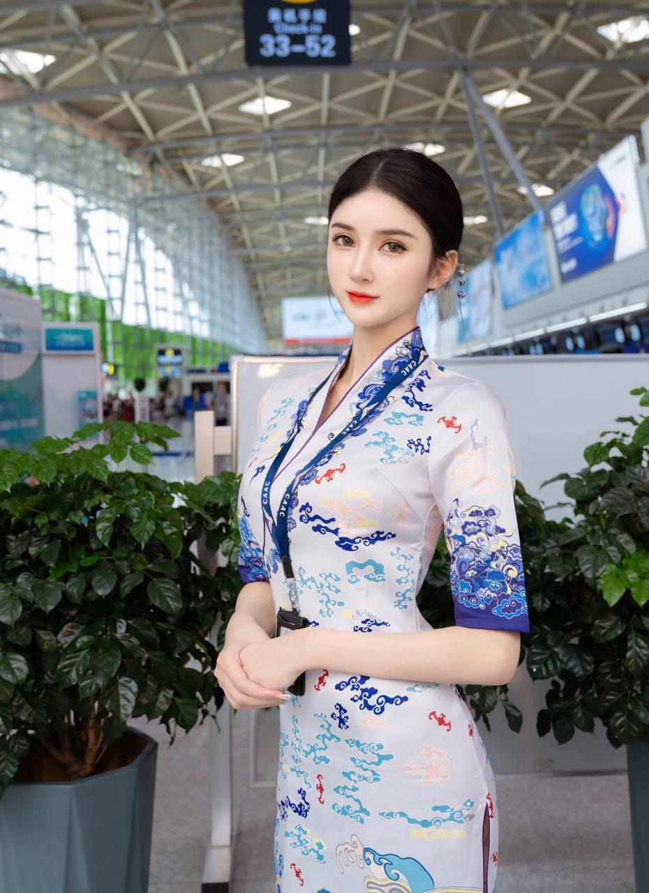 浦东，空姐小茜服务热情 看着高冷实际床上风sao