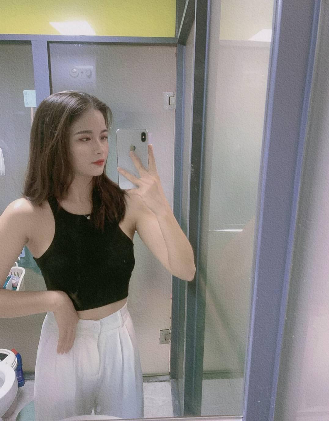 皮肤白 水多身材超棒，服务超热情的兼职学妹