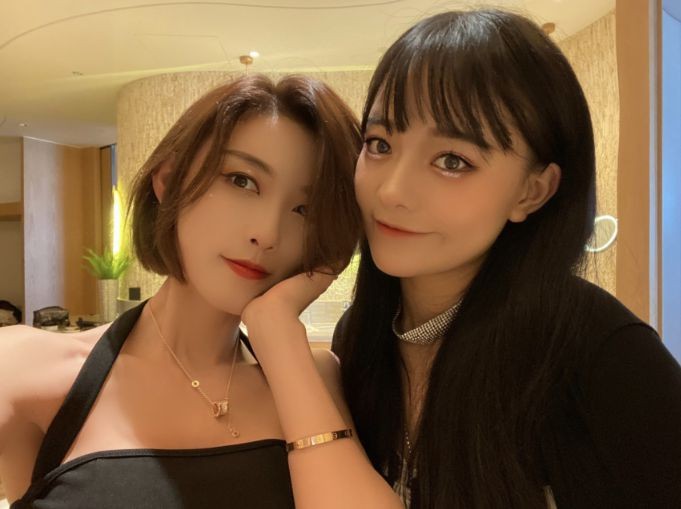 中出美丽富婆皮肤白皙